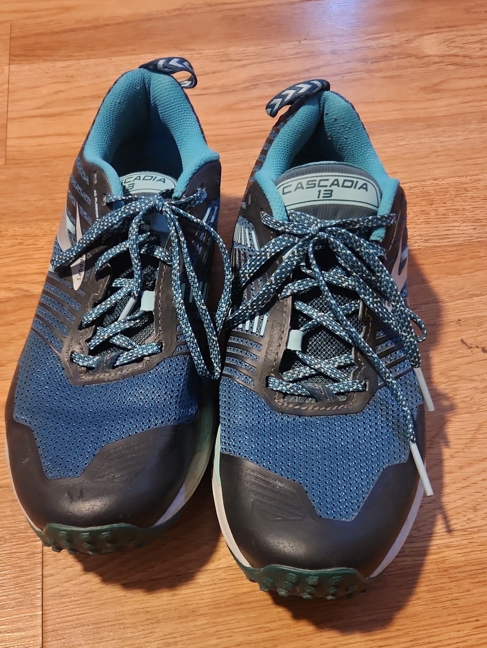 Cascadia 13 Trail Running Shoes in Blue/Teal
